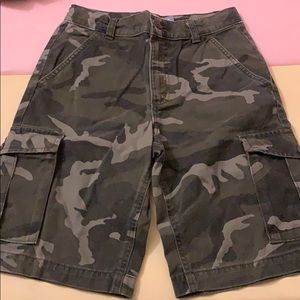 Never worn old navy cargo size 12 (boys)